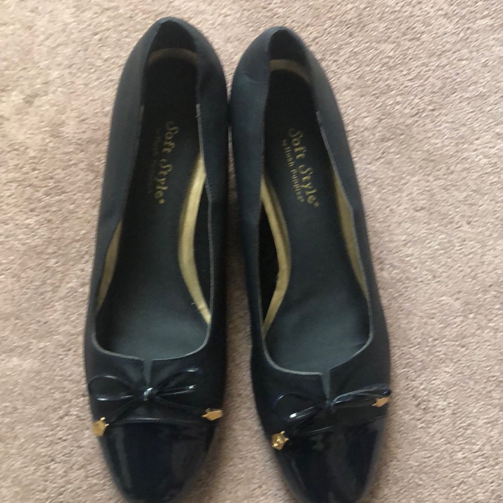 SoftStyle by HushPuppy Navy Pumps